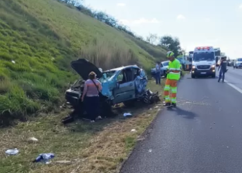 Capotamento na Bandeirantes deixa 5 pessoas da mesma família feridas