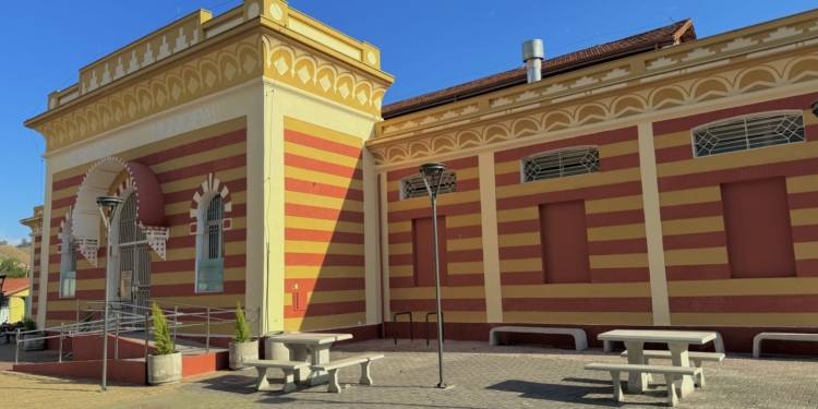 Estado entrega oficialmente revitalizado o Mercado Municipal de Amparo