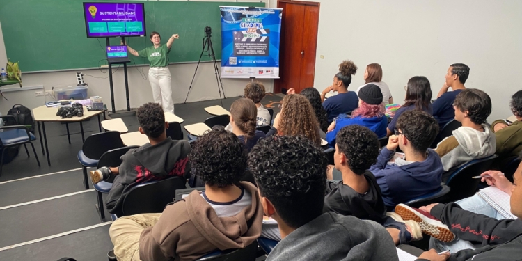 Escolas de Indaiatuba recebem oficinas do projeto Artes & Efeito