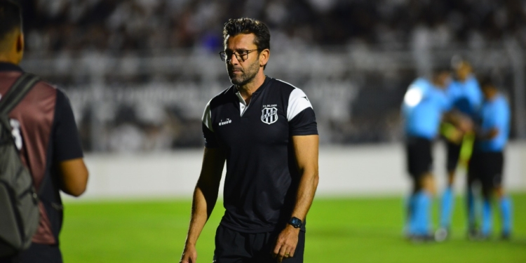 Após empate no dérbi, Valentim destaca desempenho da Ponte e se livra de punição