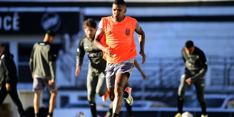 Ponte Preta aguarda definição de atacantes para duelo contra o Botafogo