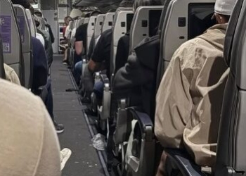 Influenciadora relata tensão em voo da Azul após ameaça de bomba