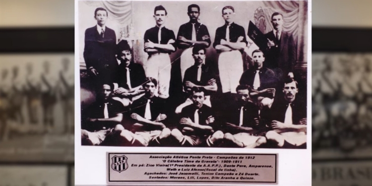 Pioneira no futebol brasileiro, Ponte Preta celebra 125 anos com homenagem ao ‘Time das Gravatas’