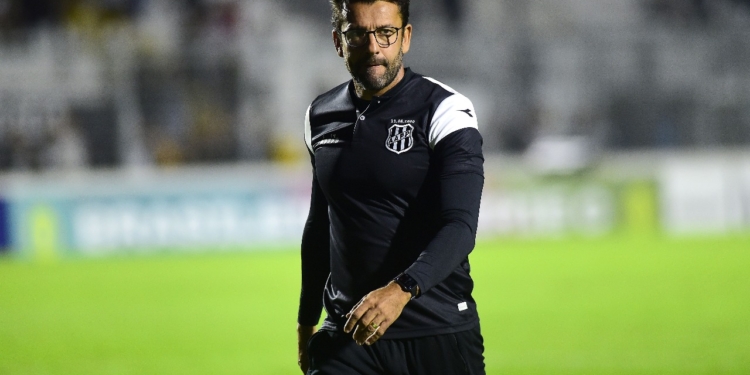 Alberto Valentim deixa a Ponte Preta e acerta com América-MG