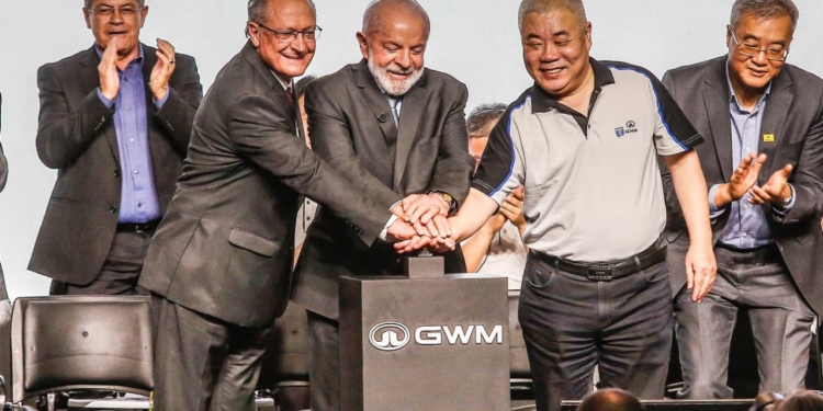 Lula critica Trump durante inauguração de montadora chinesa em Iracemápolis