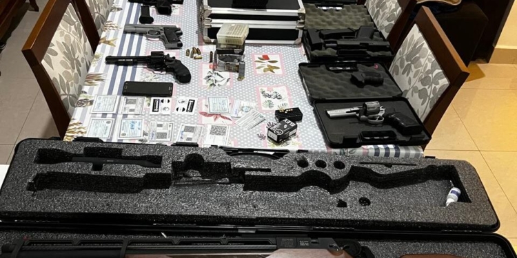 PM prende ‘armeiro’ de facção criminosa com arsenal em Jundiaí