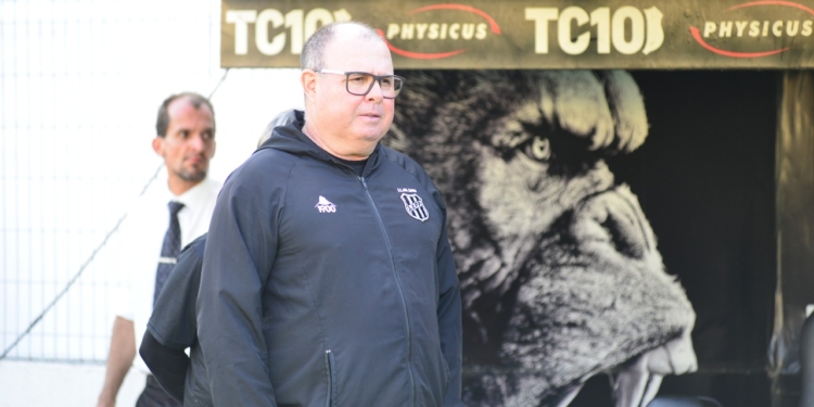 Marcelo Fernandes aproveita desfalques para testar opções na Ponte