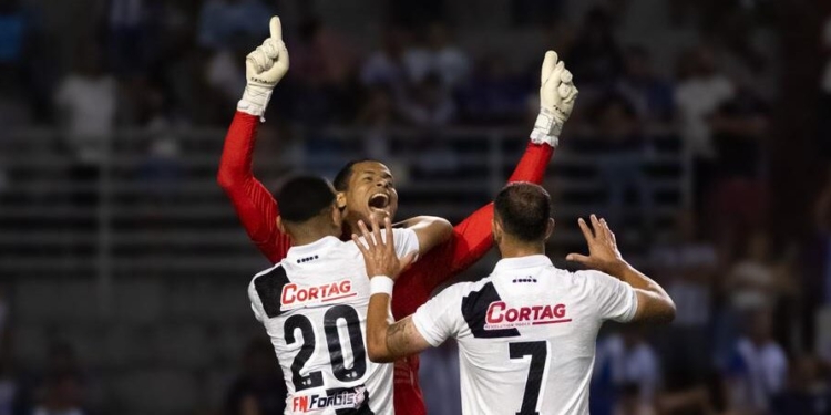 Diogo Silva revela treinar pênaltis e exalta elenco da Ponte: ‘É acima da média’