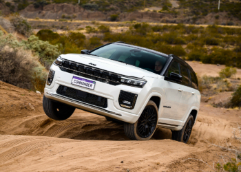 Após vender 70 mil unidades, novo Jeep Commander renova design e encara muita lama