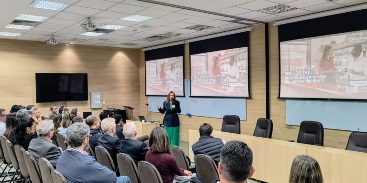 Economista-chefe de banco vê horizonte de desaceleração com tarifaço e prega estabilidade institucional