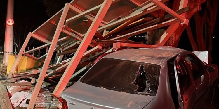 Mulher morre e quatro pessoas ficam feridas em acidente de carro em Limeira