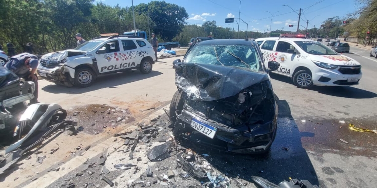 Acidente com viaturas da PM e carro furtado deixa cinco feridos em Campinas
