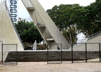 Abaixo-assinado defende permanência de gradis no Centro de Convivência