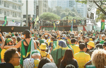 Ato em São Paulo pede anistia a Bolsonaro e exalta Trump