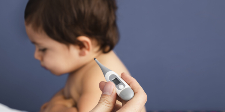 Febre em crianças: saiba o que fazer e quando levar ao pronto-socorro