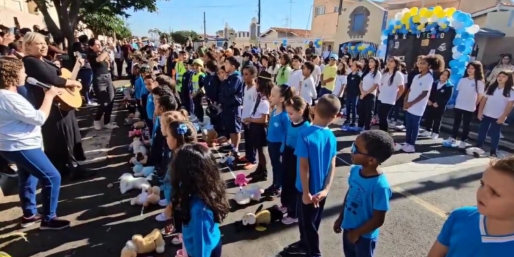Escola de Campinas resgata comerciais de sucesso nas vozes de coral infantil