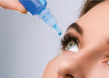 Novo colírio que promete 10 horas sem óculos de leitura deve ser usado com cautela