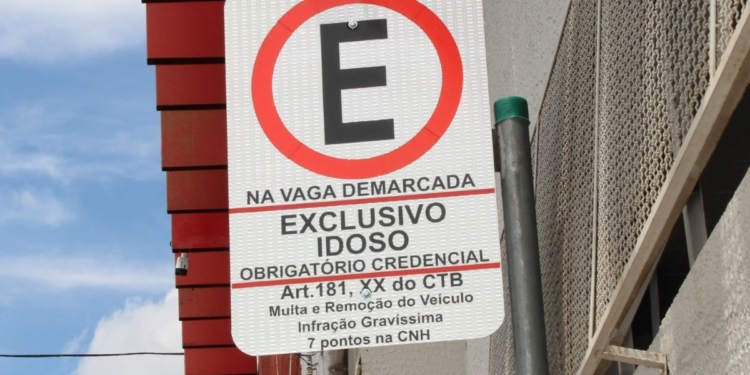Campinas registra média de 30 denúncias por dia de estacionamento irregular
