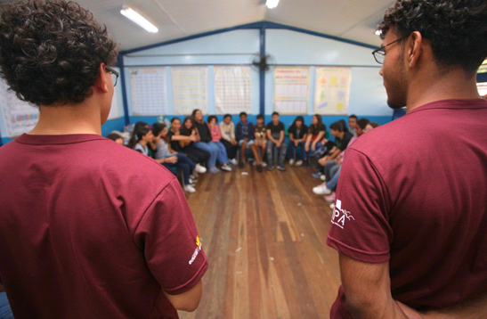Fundação Educar leva colaboradores voluntários para escola pública em Campinas