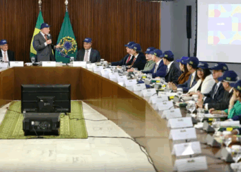 Lula rebate Trump e diz que Brasil não aceitará ofensas