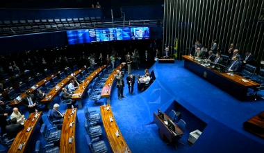 Senado aprova isenção de IR para quem ganha até dois salários-mínimos