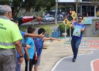 Crianças da Adacamp têm autonomia estimulada na Minicidade da Emdec