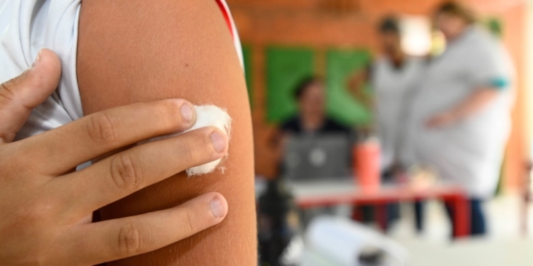 Saúde de Campinas faz novas ações em shopping e escolas para vacinação contra o HPV