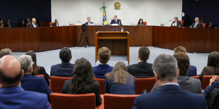 1º dia de julgamento: Moraes fala que pacificação não significa impunidade