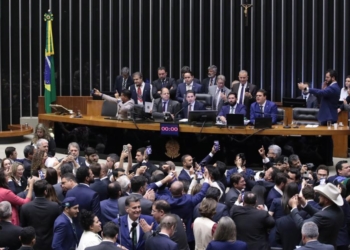 Urgência para projeto de anistia a golpistas avança na Câmara dos Deputados