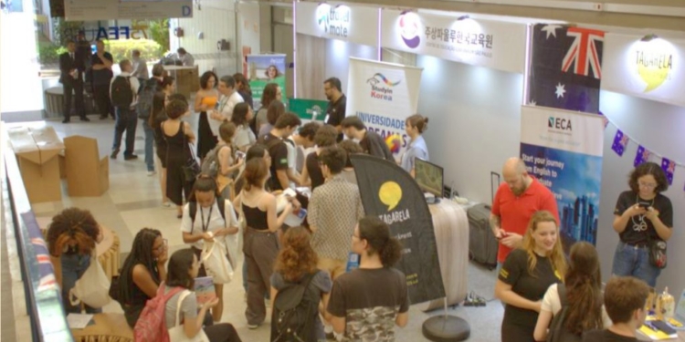 Feira de intercâmbio na USP promove contato com representantes de países, agências e universidades