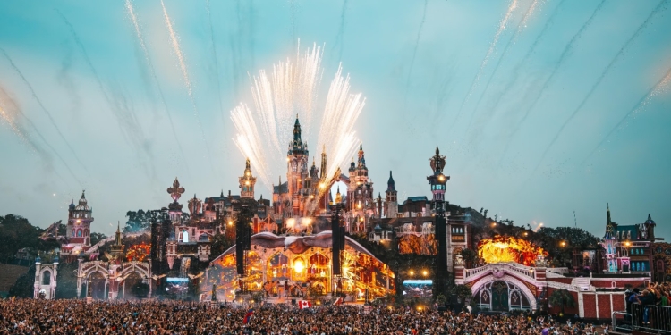 Trabalhe no Tomorrowland Brasil 2025: empresa abre 30 vagas para funções de acesso e orientação