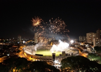 Ponte Preta celebra 77 anos do Moisés Lucarelli com decisão à vista