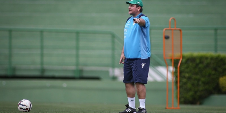 Escalação do Guarani contra o Brusque está entre trio defensivo e ofensivo