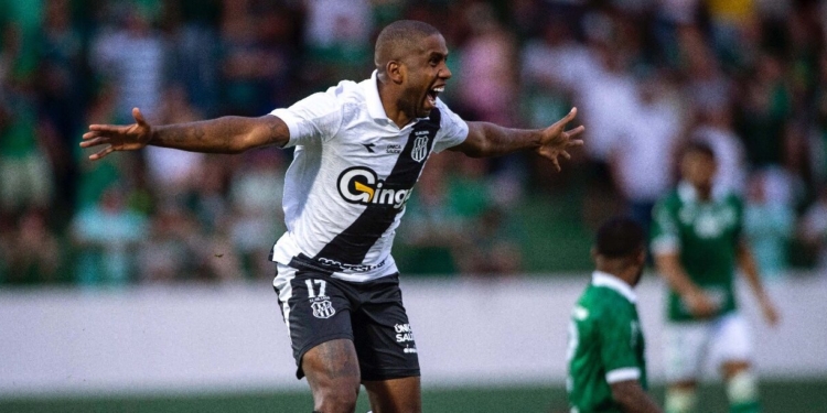 Ponte Preta supera saídas de titulares com boa fase do elenco atual