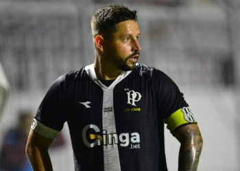 Elvis exalta força do elenco da Ponte em meio às adversidades: “Nunca vi no futebol”