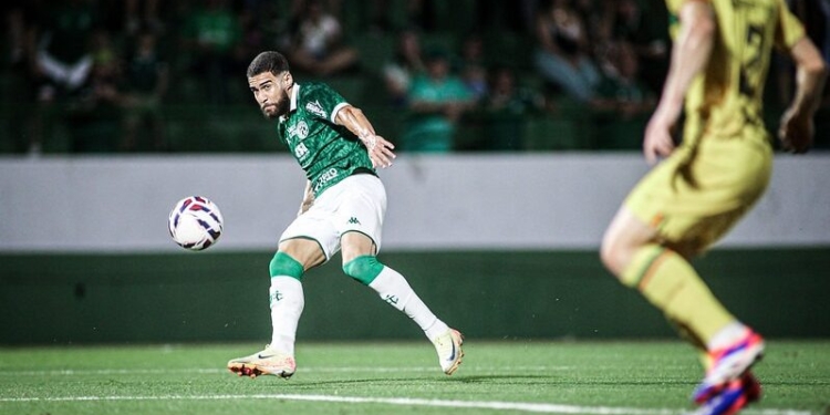 Bruno Santos corre 35,7 km/h e bate recorde de velocidade no Guarani em 2025