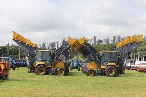 Tarcísio de Freitas realiza entrega de maquinários agrícolas nesta terça em Campinas