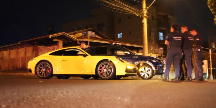 Motorista de Porsche em fuga colide contra viatura da Guarda Municipal de Jaguariúna