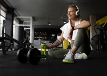 Treino de força: o passaporte para envelhecer com saúde (e muito estilo) – por Daniela Nucci