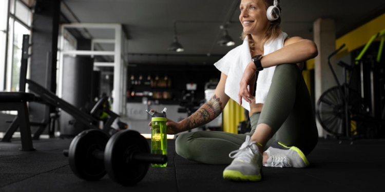 Treino de força: o passaporte para envelhecer com saúde (e muito estilo) – por Daniela Nucci