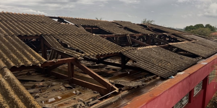 Temporal derruba telhado de hospital psiquiátrico em Americana; 30 pacientes são liberados