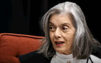 Cármen Lúcia forma maioria pela condenação de Bolsonaro e aliados