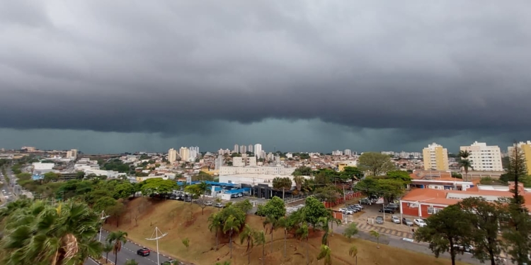 Ventos superam 70km/h no temporal da tarde em Campinas; chuva acumulada chega a 56mm