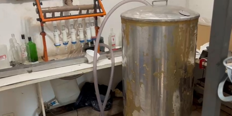 Polícia Civil fecha fábrica clandestina de bebidas em Americana