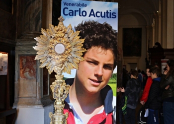 Canonização do 1º santo millennial ocorre neste domingo no Vaticano