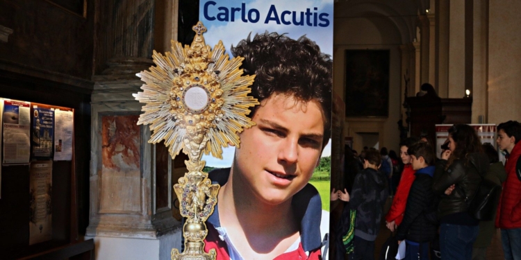 Canonização do 1º santo millennial ocorre neste domingo no Vaticano