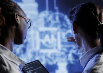 Número de empresas industriais que usam IA cresce 163% em 2 anos