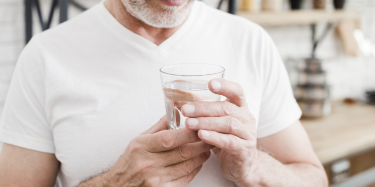 Especialista alerta para os riscos do tempo seco para os idosos
