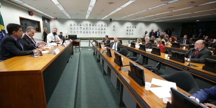 Conselho de Ética da Câmara instaura processo contra Eduardo Bolsonaro