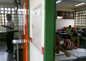 Tribunal de Contas mantém suspensão do programa de escola cívico-militar em SP